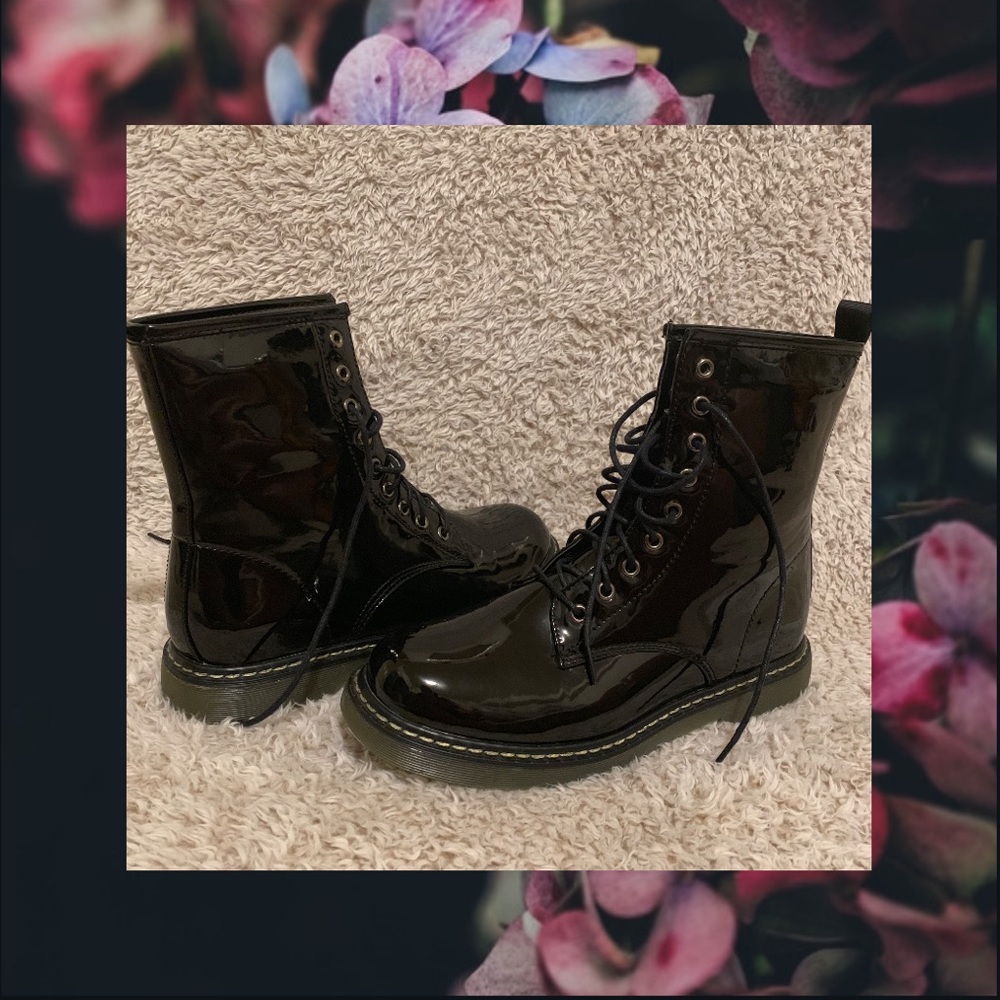 Combat boots
